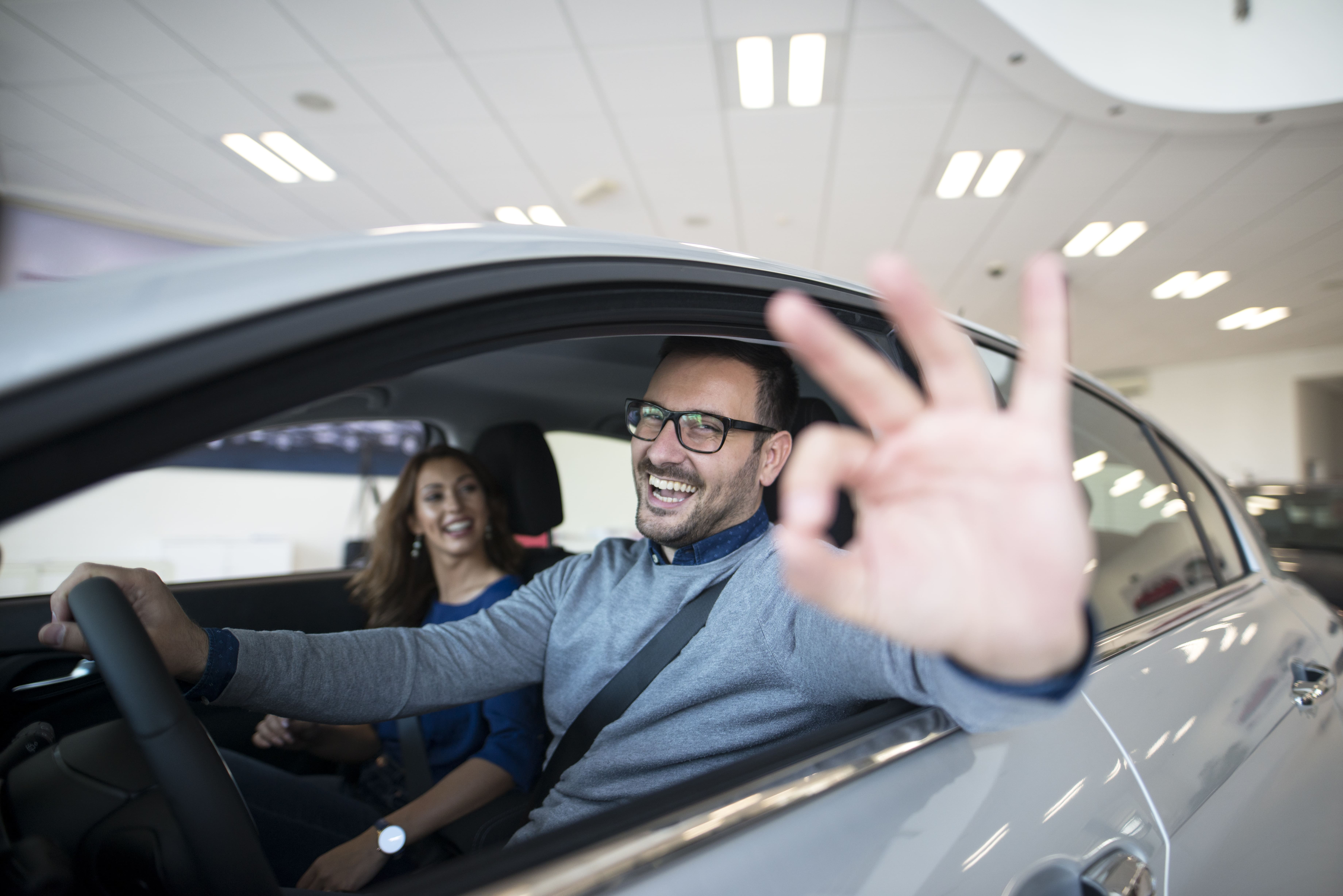 happy-customer-buying-new-car-dealership (1)-min